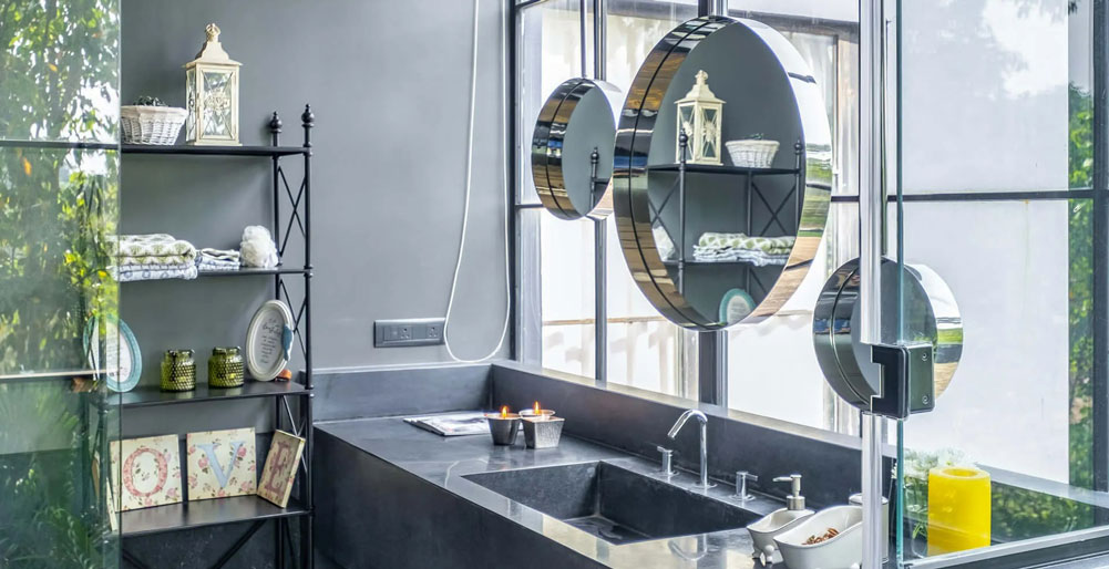 Greystone Manor - Modern bath amenities